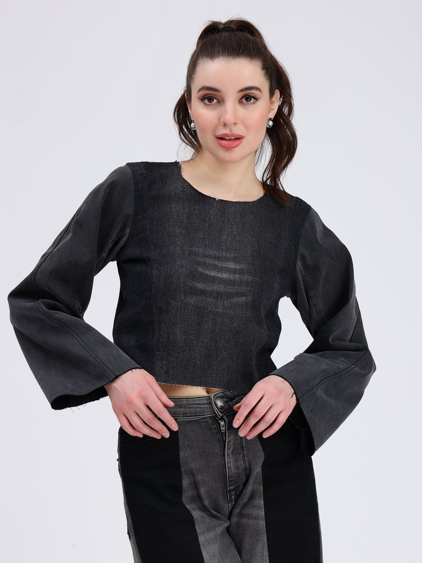 ROUND NECK TOP BLACK