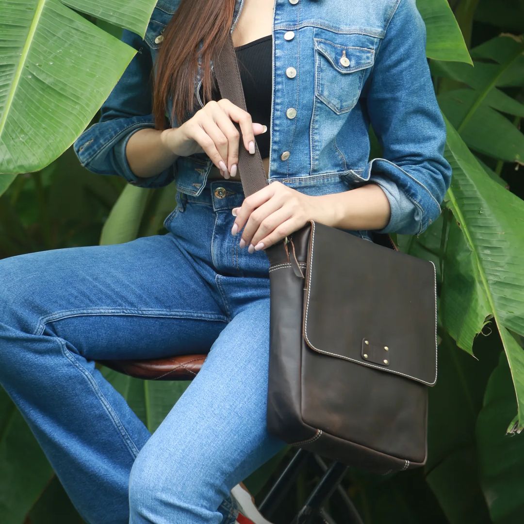 Zipper crossover Genuine Leather Cross Body Bag Muddy Brown