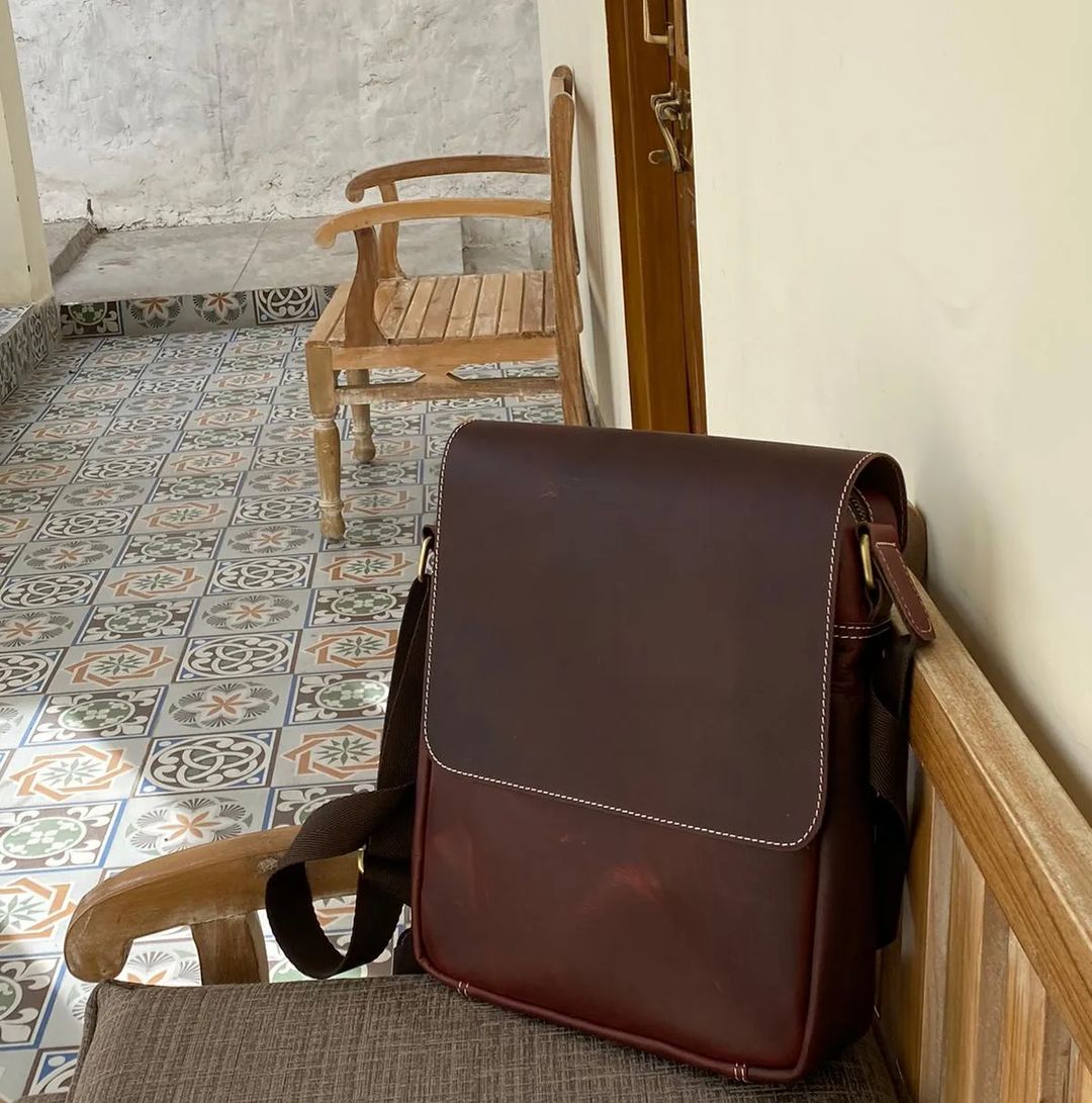 Zipper crossover Genuine Leather Cross Body Bag Sepia Wine