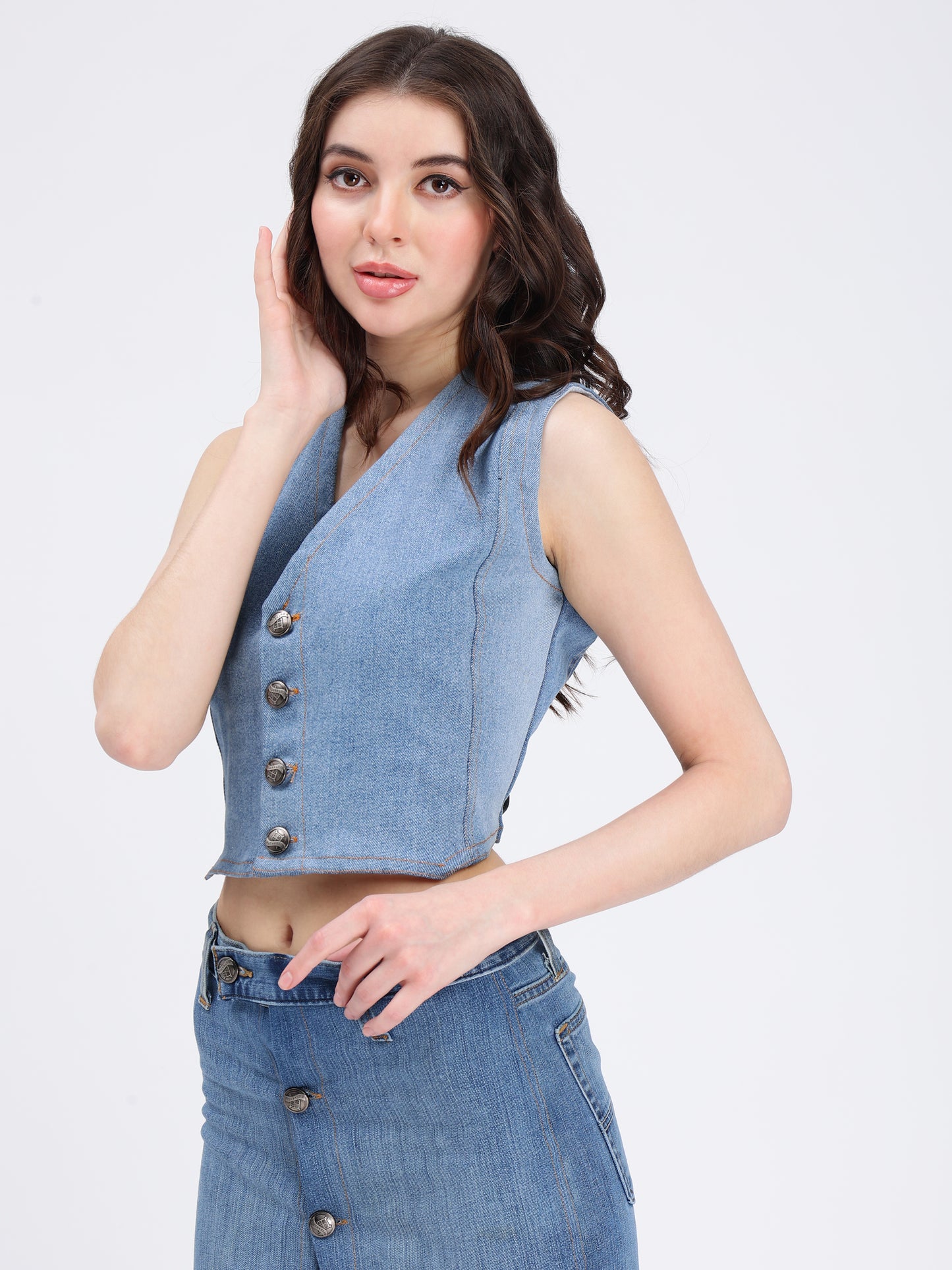 BLUE BOTTON DOWN CROP TOP