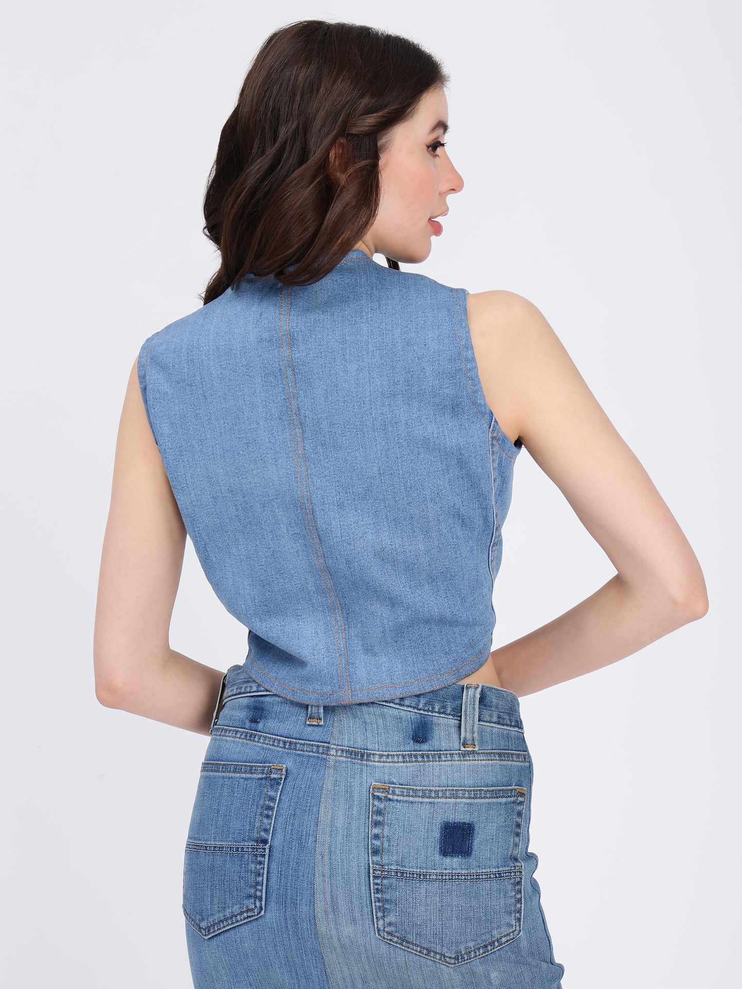 BLUE BOTTON DOWN CROP TOP