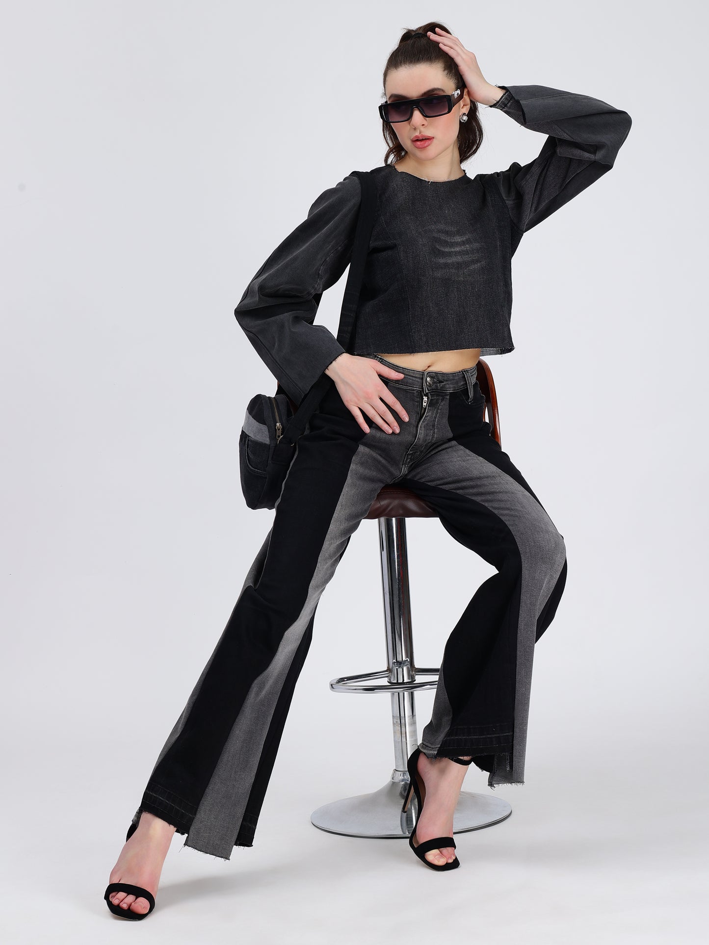 ROUND NECK  TOP BLACK